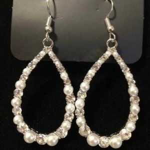 Gala Go- Getter White Earring